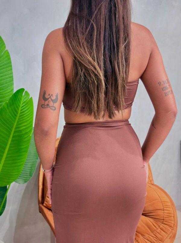 Conjunto em Suplex Cropped sem Alça e Saia Longa Plissada Juliana Ref. 1863